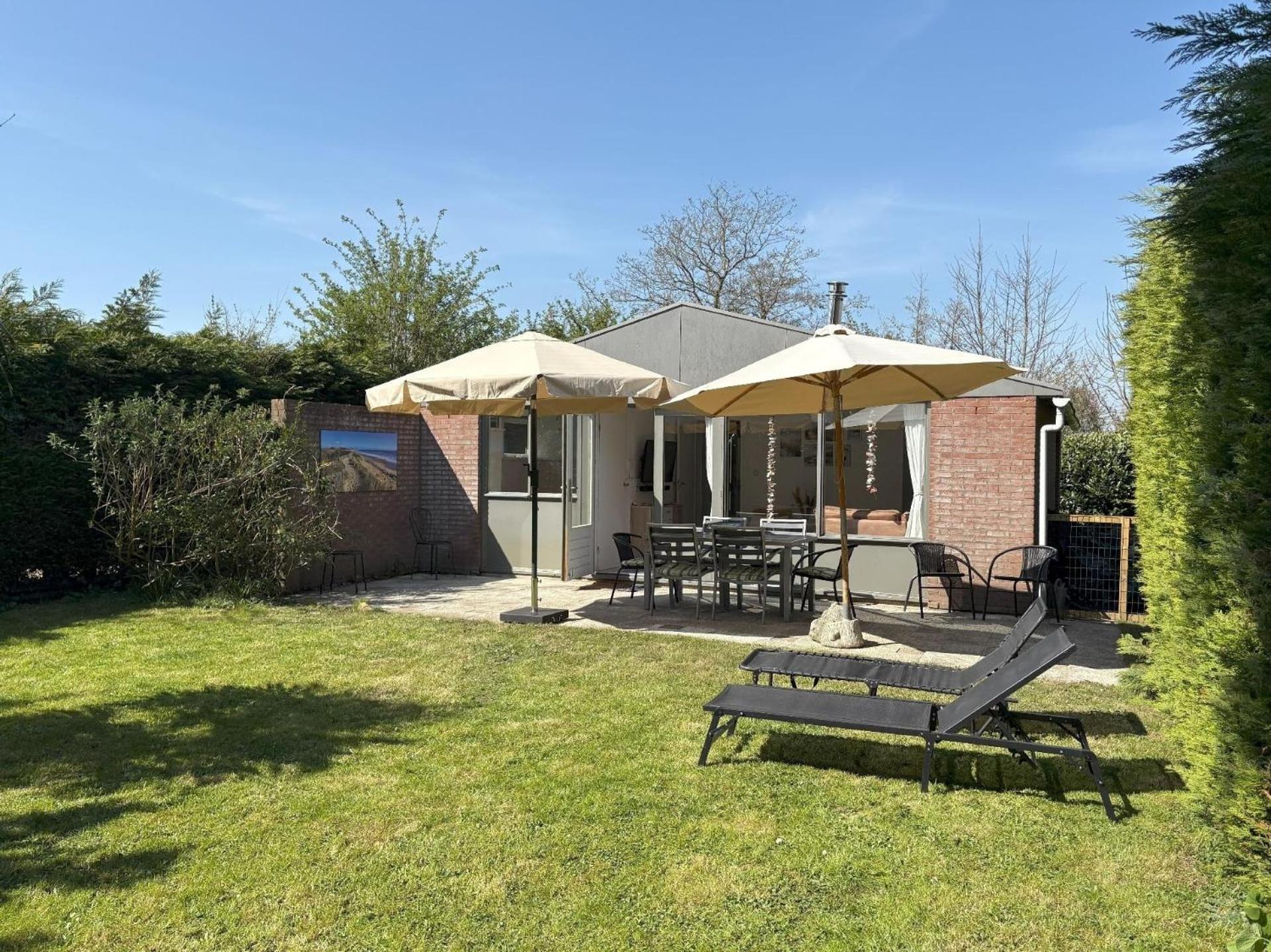 Gemuetliches, Helles Ferienhaus Mit Privatem Garten In Gepflegtem Ferienpark Warmenhuizen Exterior photo